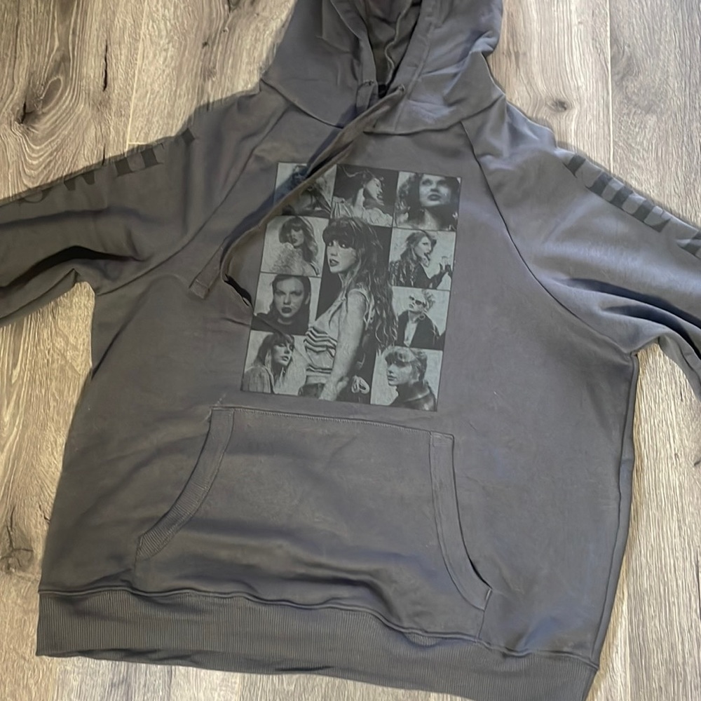 Taylor Swift Eras official Tour Merch Black Hoodie size M